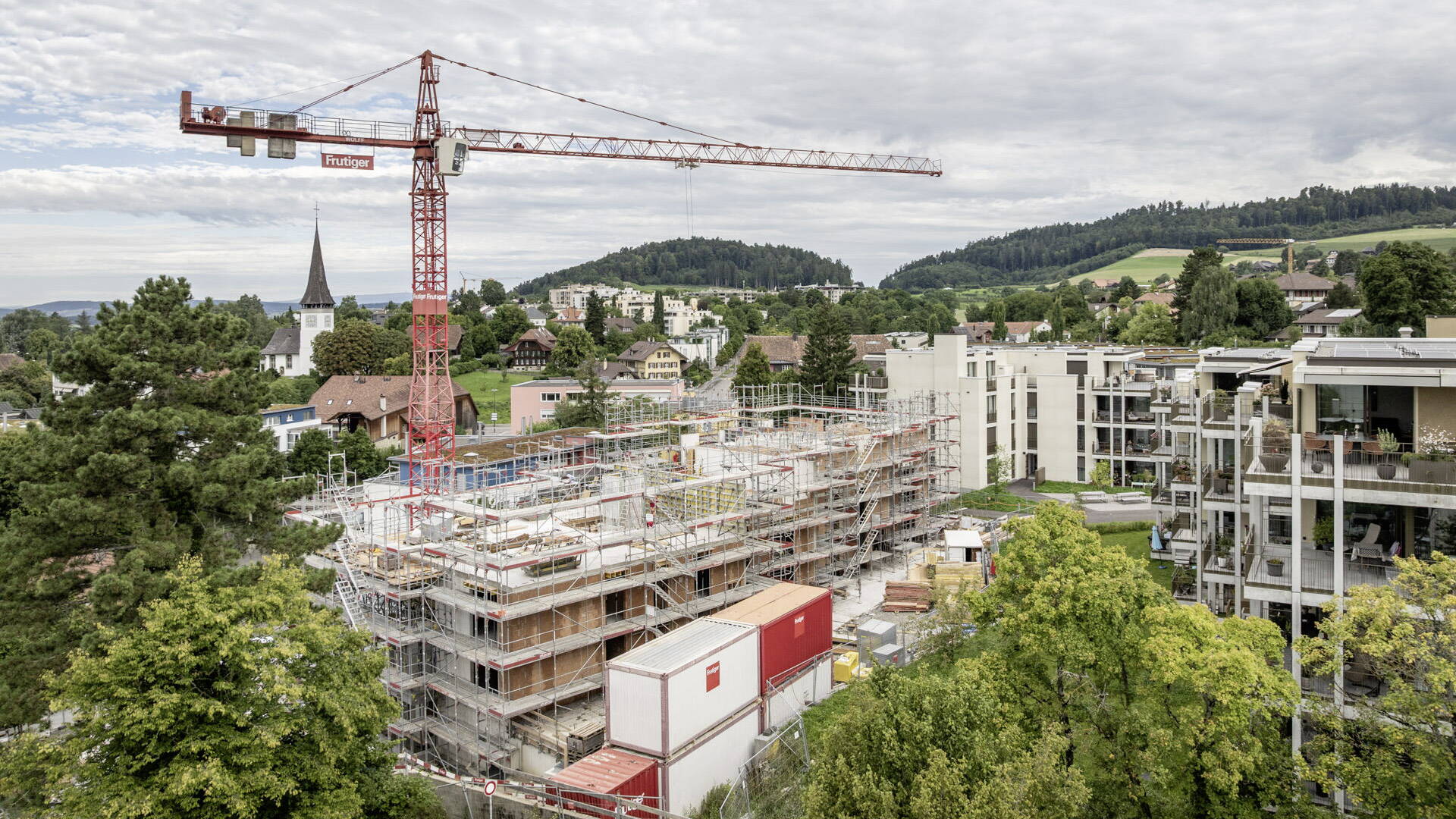 August 2025: Eindruck Gesamtüberbauung mit Sicht auf Bolligen