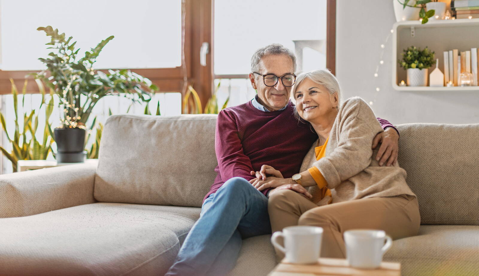 Ein älteres Paar geniesst die Zeit in seinem neuen Zuhause «Bir Eiche»